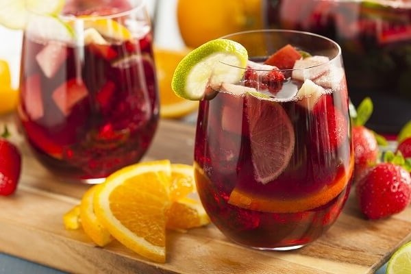 Không nên uống cocktail vì sẽ làm đường huyết tăng đột ngột ảnh hưởng sức khỏe người bệnh tiểu đường